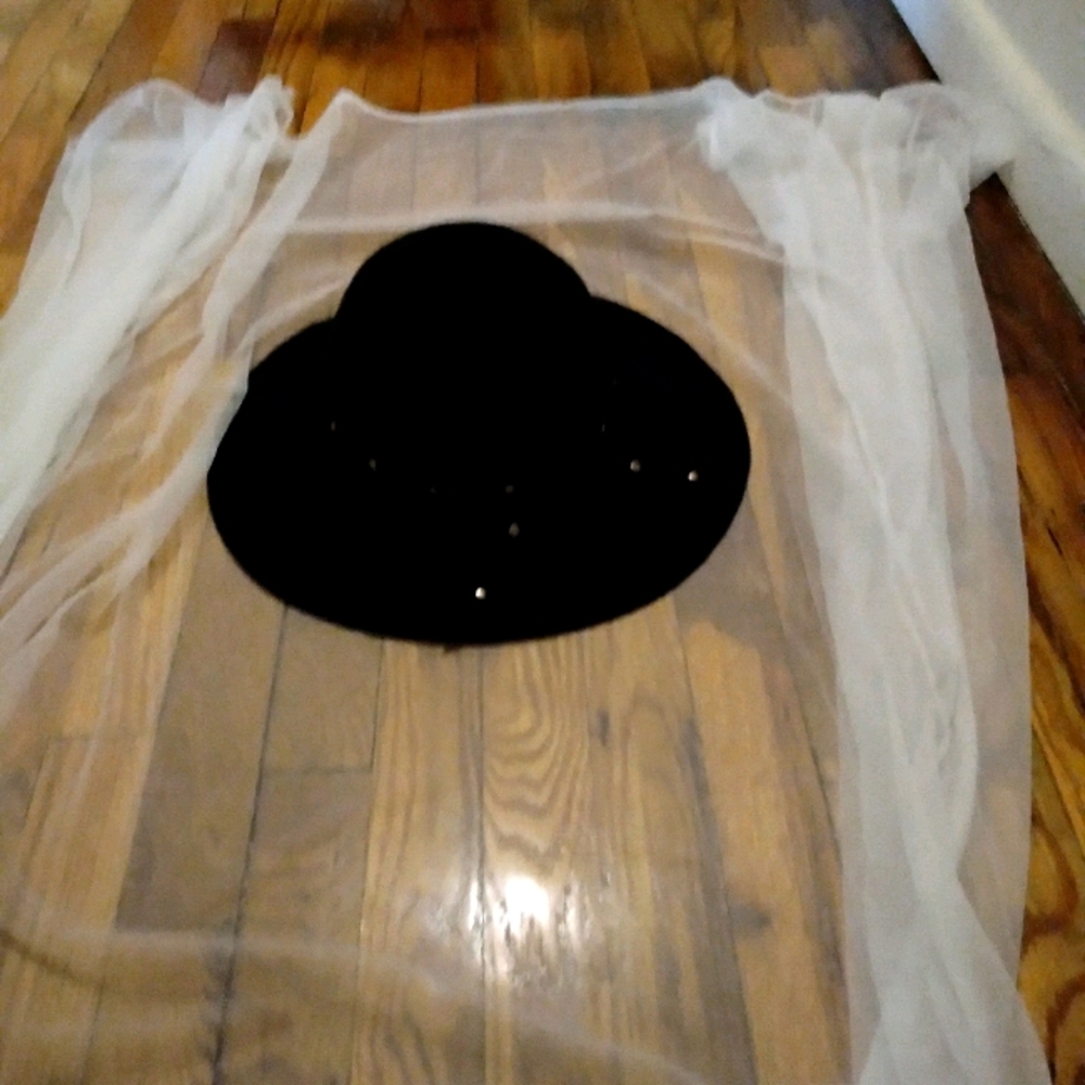hat - Picture 1 of 6